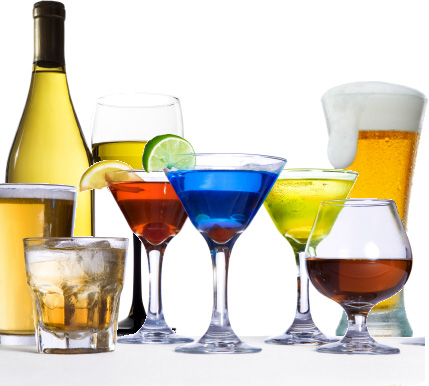 Đồ uống có cồn như rượu sẽ làm khử nước trong cơ thể, khiến là da khô và không mịn màng