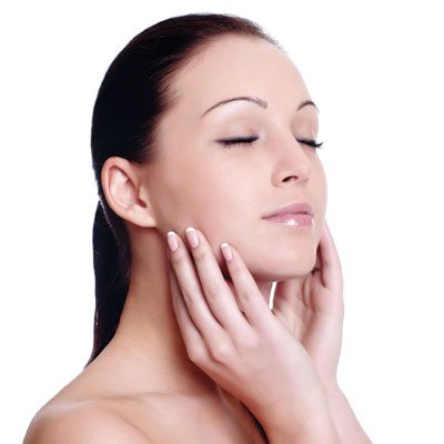 Giữ ẩm cho da là bước chăm sóc đầu tiên và quan trọng cho một làn da khô.
