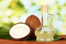 Dầu dừa có các dưỡng chất giúp tăng hydrat hóa và giảm nguy cơ mất nước của da.