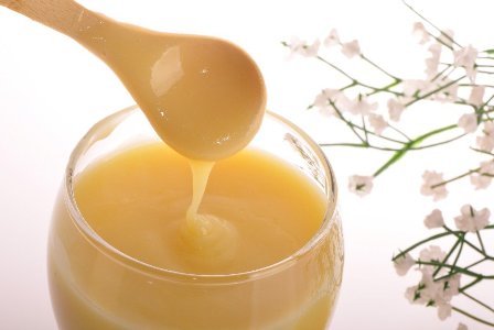 Sữa ong chúa là nguyên liệu quý giá từ thiên nhiên giúp trị nám hiệu quả